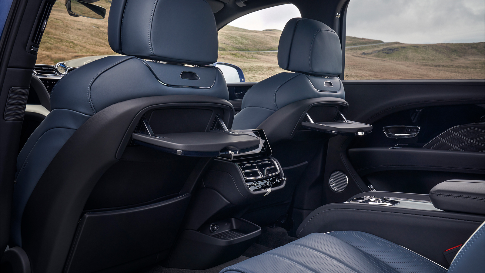 Bentley Bentayga EWB, rear seats, picnic tables